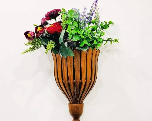 wall hanging flowers vase